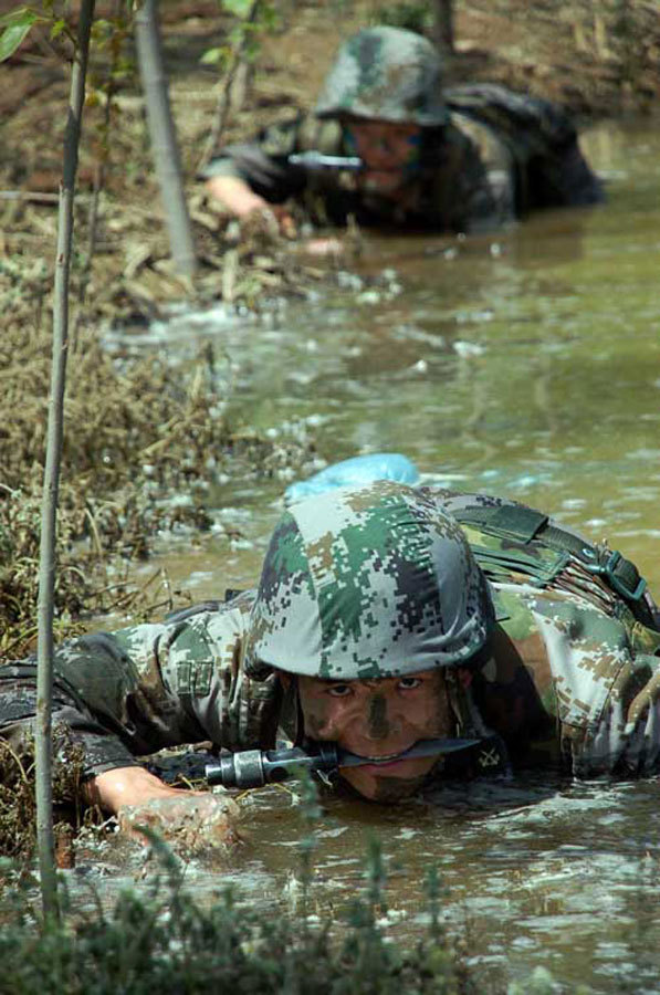 济南军区猛虎师钢刀团官兵苦练实战能力_高清图集_新浪网
