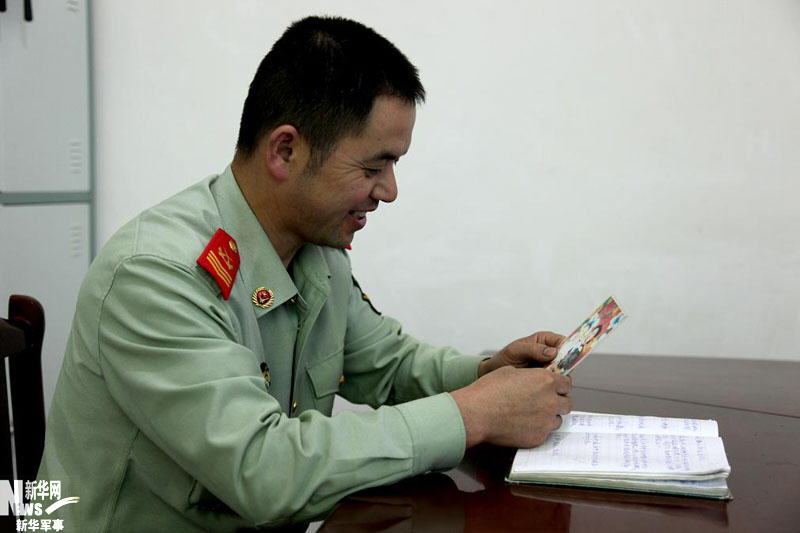 武警最牛战士兵龄23年被授予二级军士长警衔_高清图集_新浪网