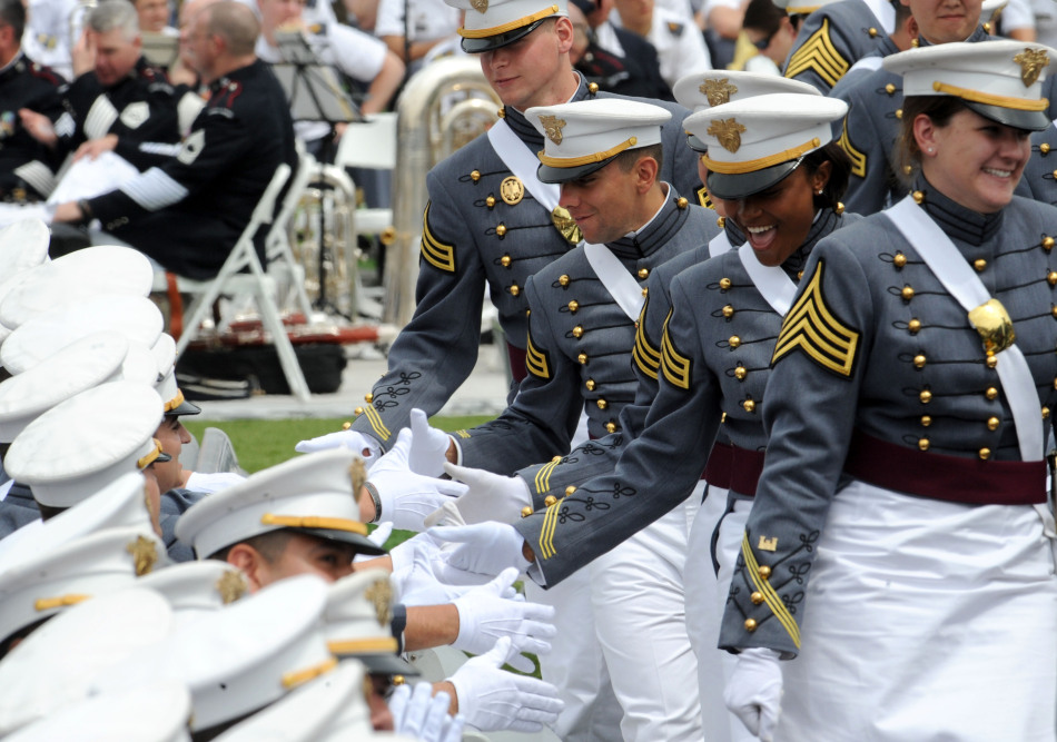 美国西点军校举行2010年度毕业典礼