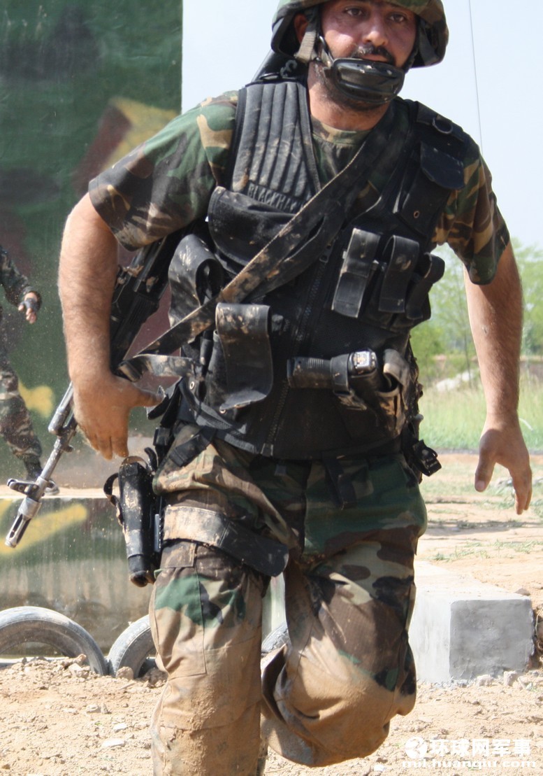 中巴两军特种兵在猎人基地锻造魔鬼猎人_高清图集_新浪网