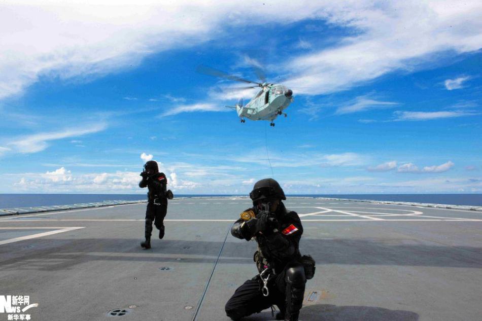 第6批护航特战队练索降 国产直8首次赴索马里执勤_高清图集_新浪网