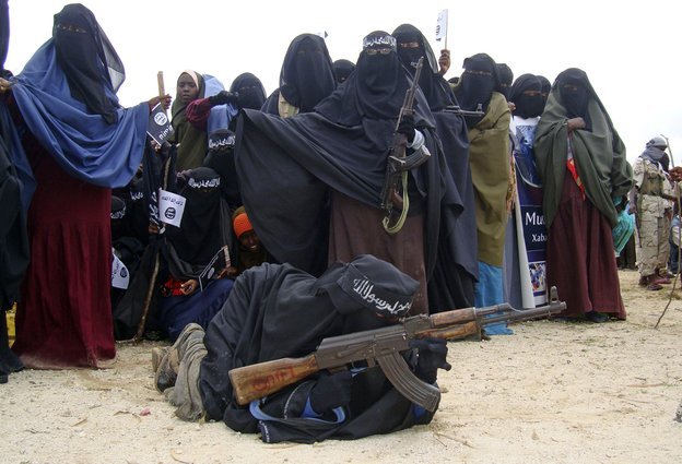 索马里政府军士兵与武装分子作战