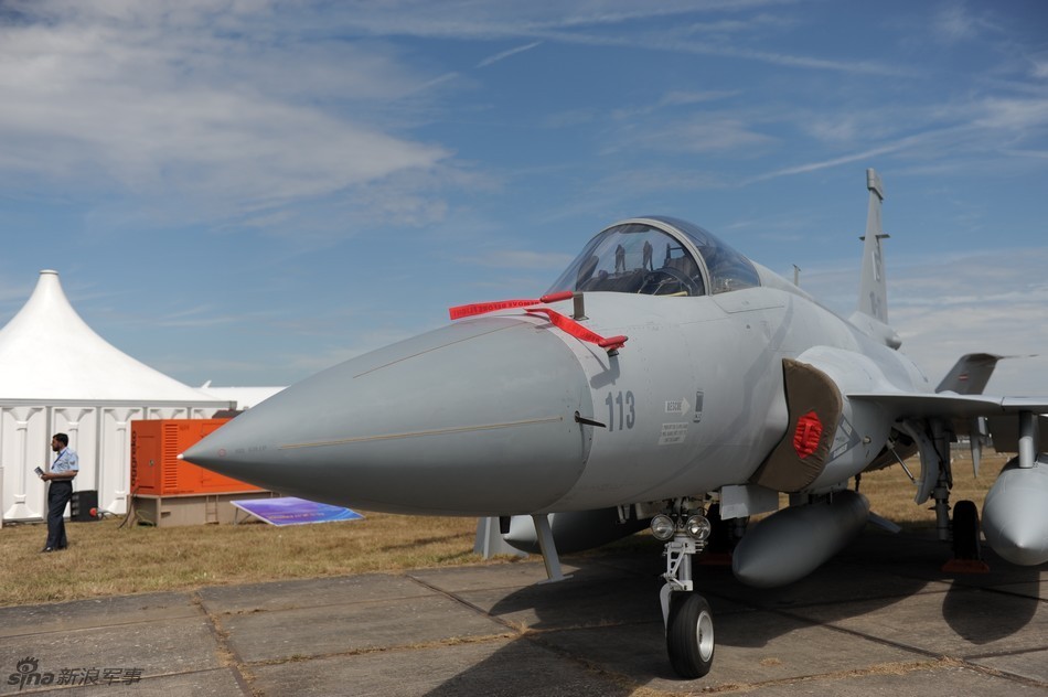 巴基斯坦空军静态展示两架jf-17枭龙战斗机_高清图集_新浪网