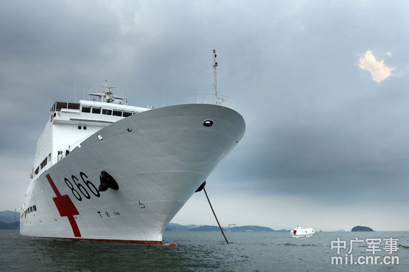 中国海军和平方舟号医疗船装备新型封闭式医疗艇_高清图集_新浪网