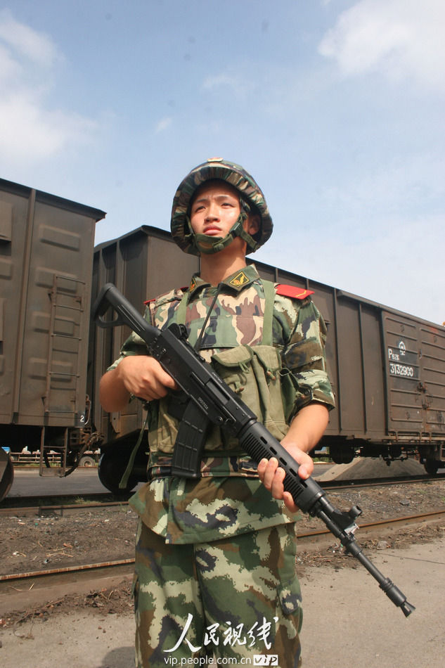 江西武警举行反恐应急演练 官兵配发新型03式步枪_高清图集_新浪网