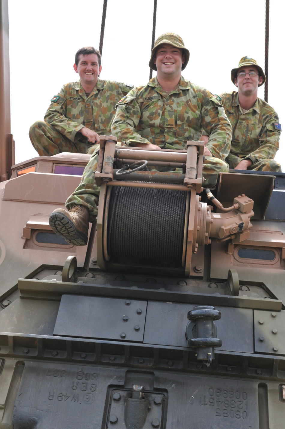 澳军m1a1主战坦克与虎式攻击直升机组成陆空编队