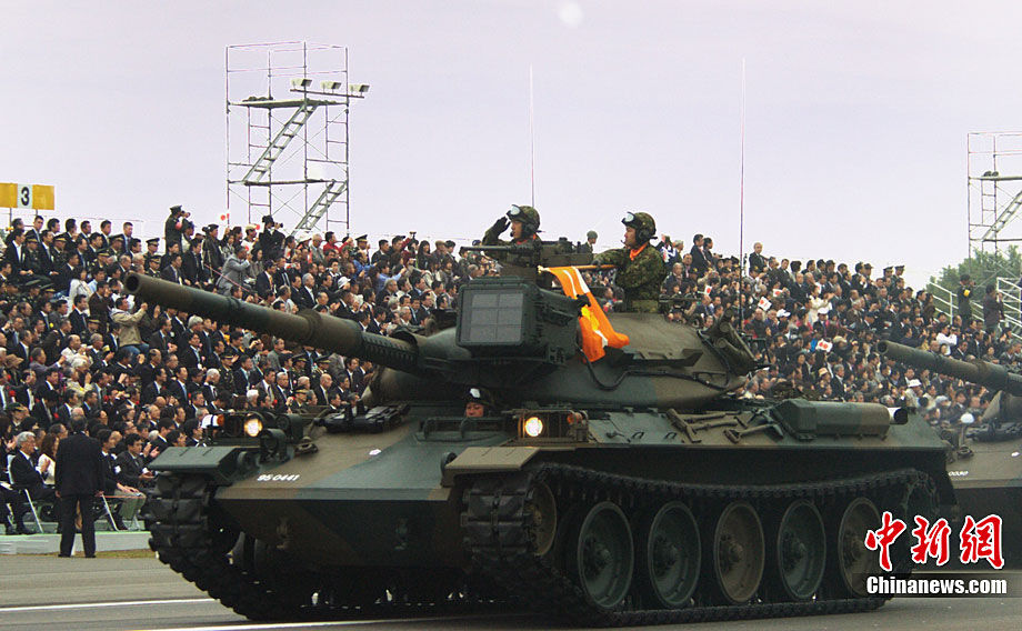 日本自卫队举行阅兵式共有3800余名队员参加_高清图集_新浪网