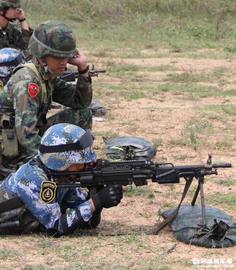 试用泰军米尼米机枪