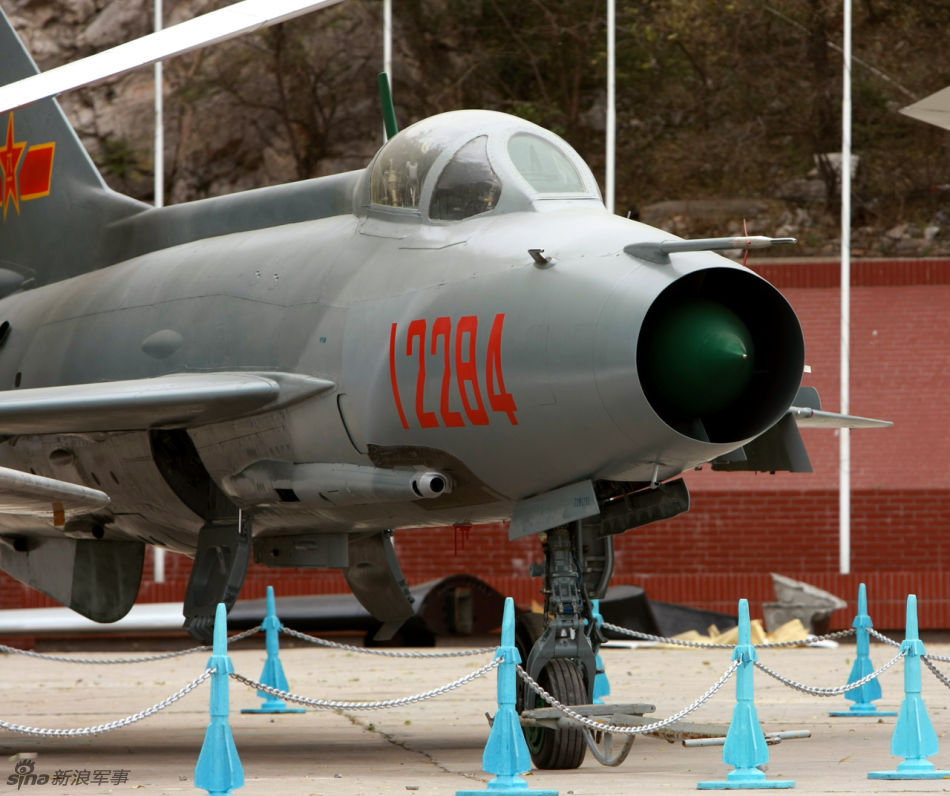 空军退役歼7m轻型战机翻修一新亮相航博_高清图集_新浪网