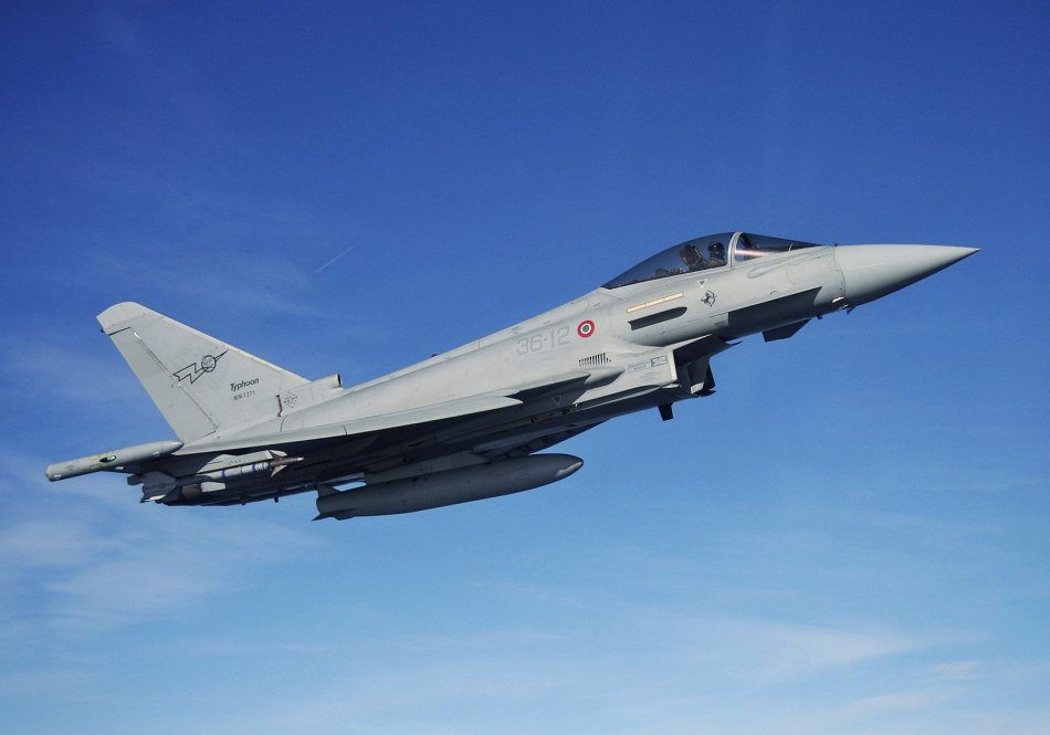 意大利空军台风战机空中编队