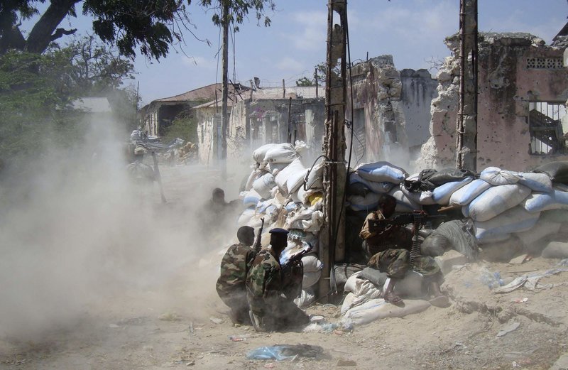 索马里政府军战士与叛军在摩加迪沙街头激战_高清图集_新浪网