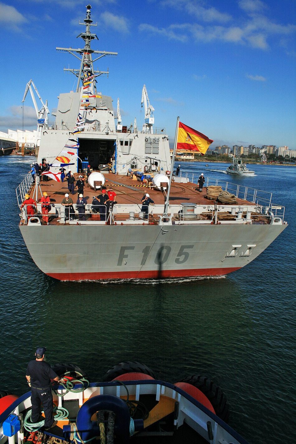 西班牙第五艘宙斯盾战舰f-105号下水