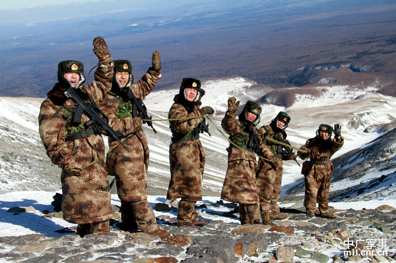 "黑河好八连"官兵向全国人民拜年