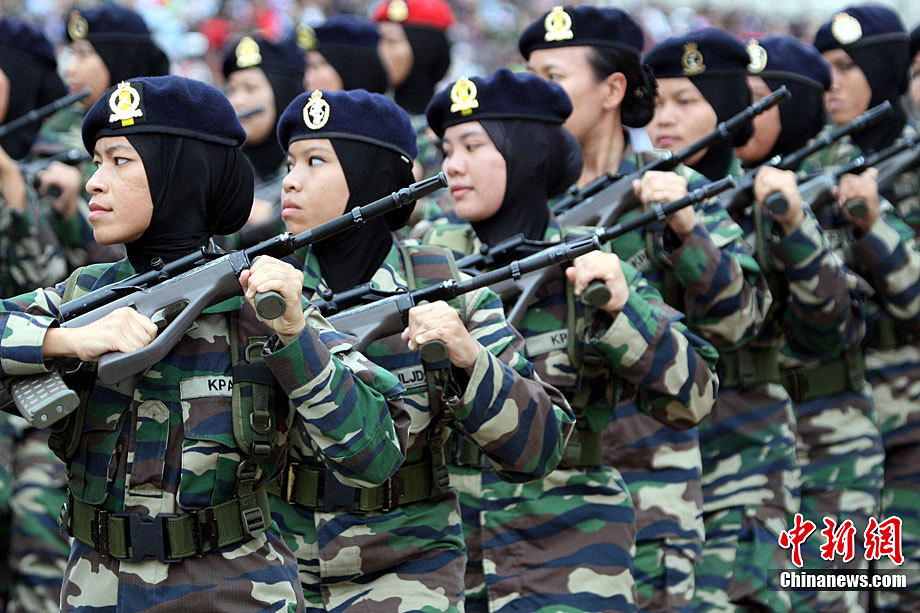 马来西亚陆军pt-91m主战坦克参加阅兵