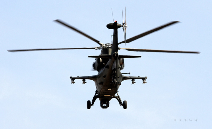 武直-10可挂载8枚反坦克导弹及14枚火箭弹