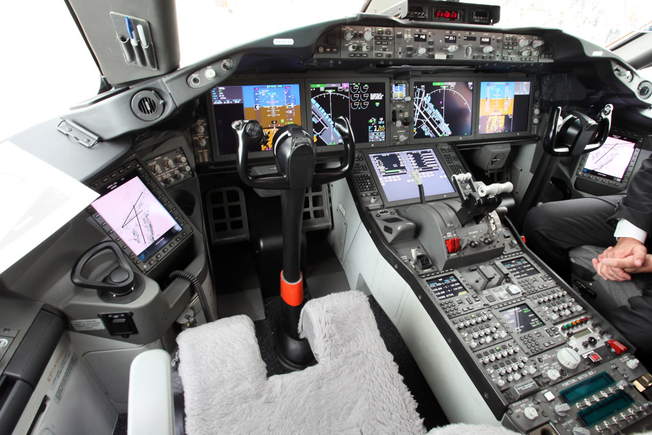 波音787梦想客机驾驶舱首次在巴黎航展亮相_高清图集_新浪网