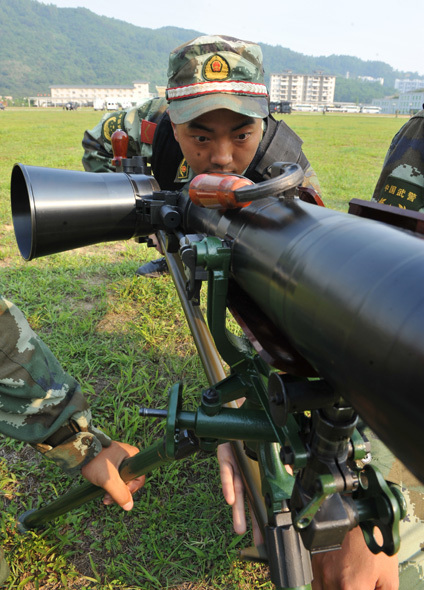 武警82式无后坐力炮部队强化射击技能_高清图集_新浪网
