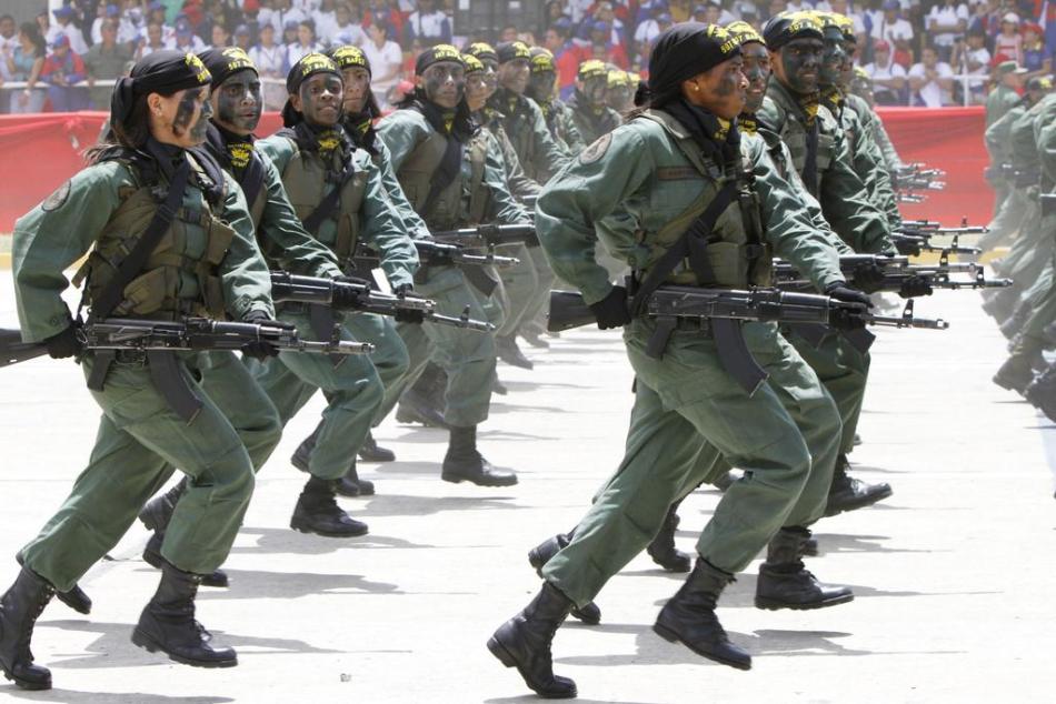 委内瑞拉独立200周年阅兵式场面盛大