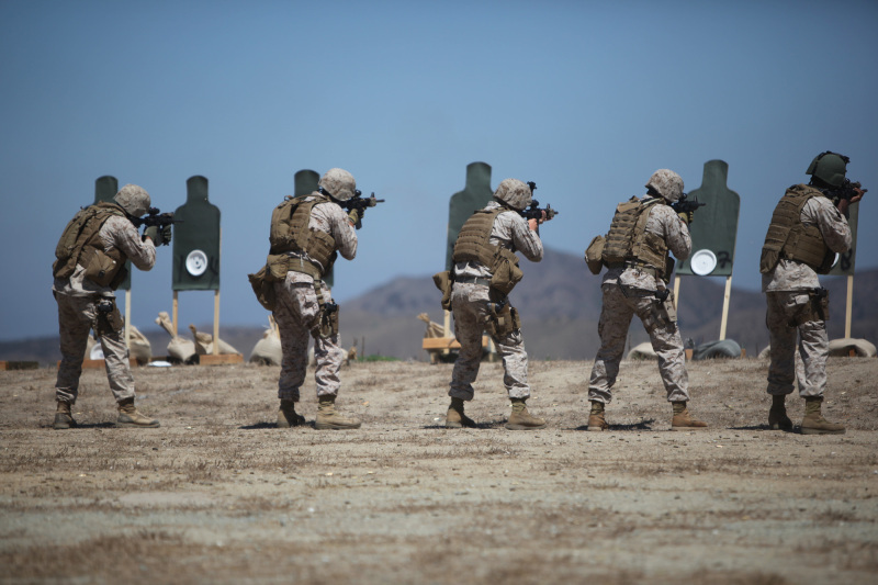 美陆战队组织士兵实弹射击为部署阿富汗做准备_高清图集_新浪网