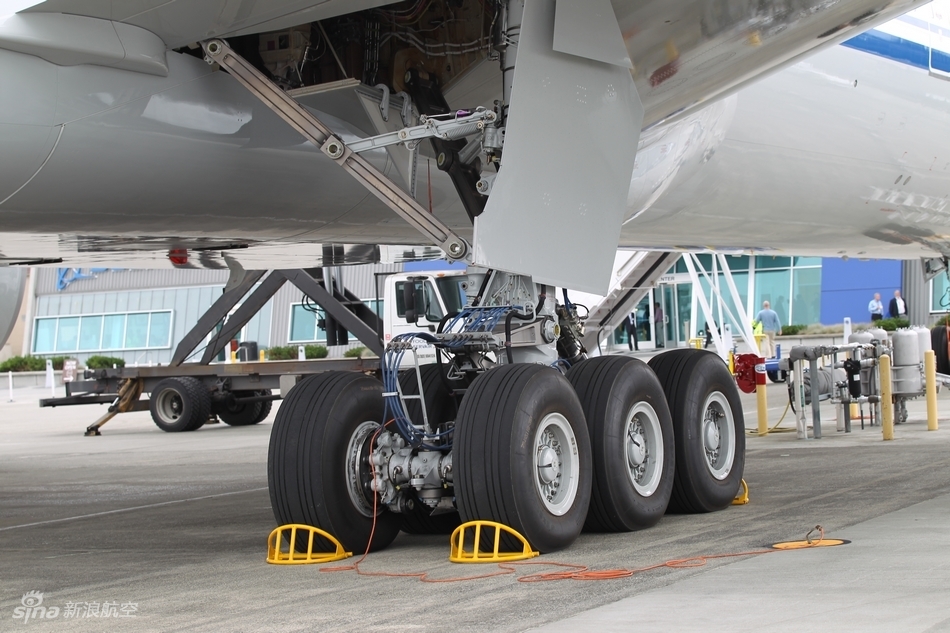 中国国际航空公司在北京首都国际机场迎来中国大陆首架波音777-300er