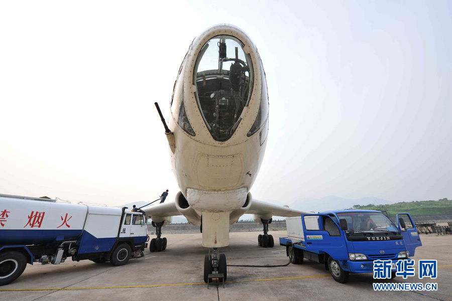 余红春 摄 1/12                     7月中旬,江南某机场,阴霾布空.