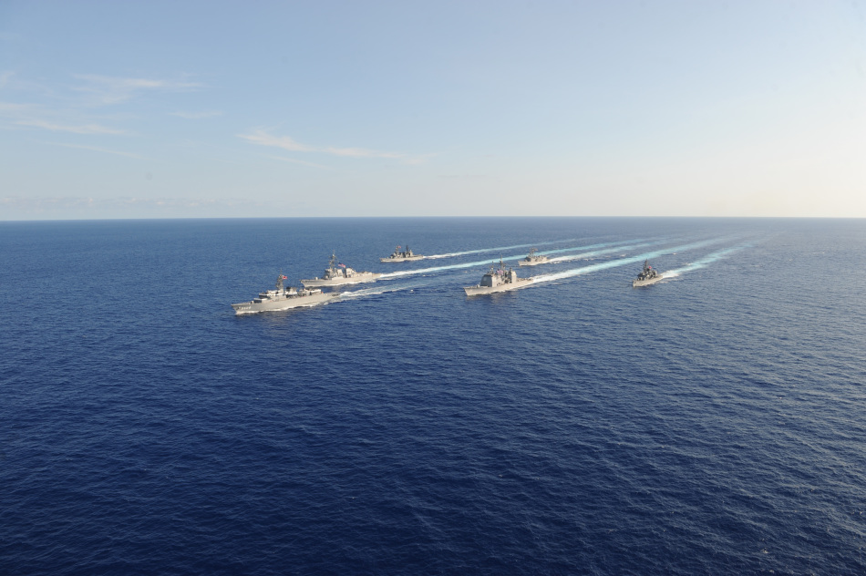 7月31日,日美联合舰队在大西洋进行机动演练