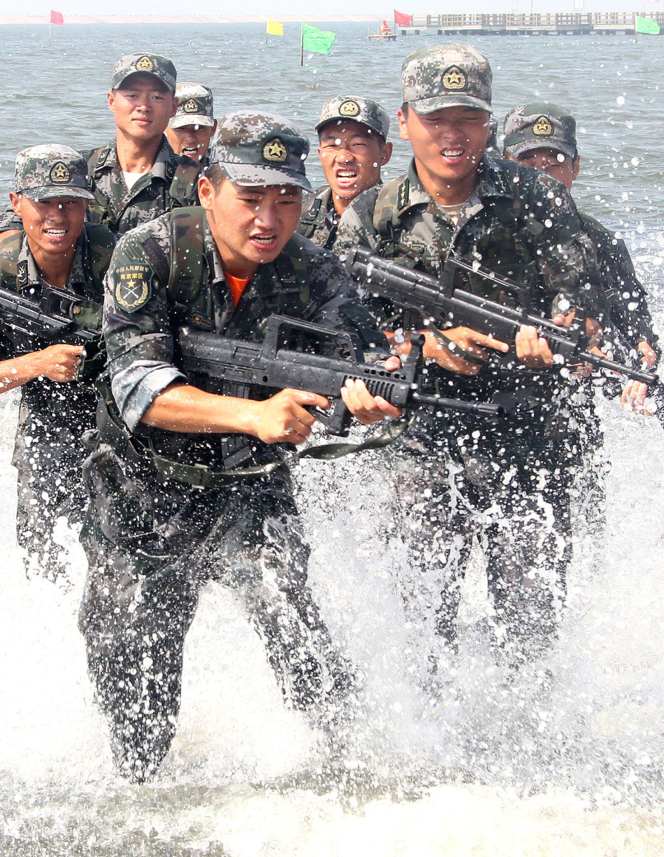 南京路上好八连海训提升部队水上战斗力_高清图集_新浪网