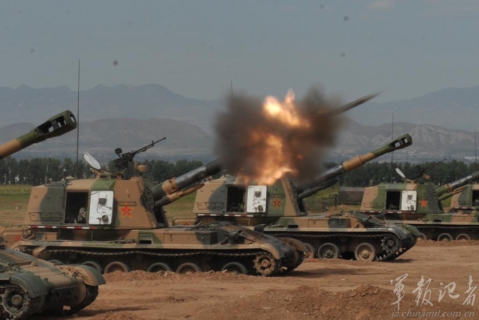 83式152毫米自行加榴炮开火