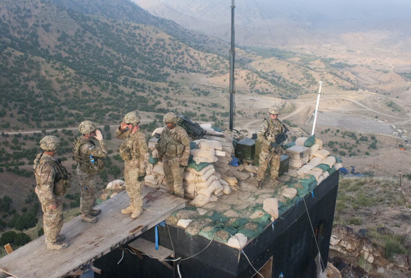 驻阿美军在阿富汗山区制高处建立前哨基地_高清图集_新浪网