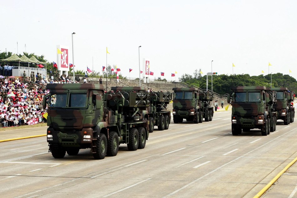 台军举行"双十国庆"阅兵预演 雄风iii导弹亮相_高清图集_新浪网