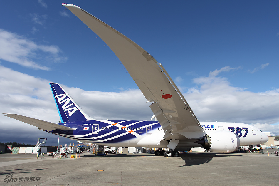 全球首架波音787外观