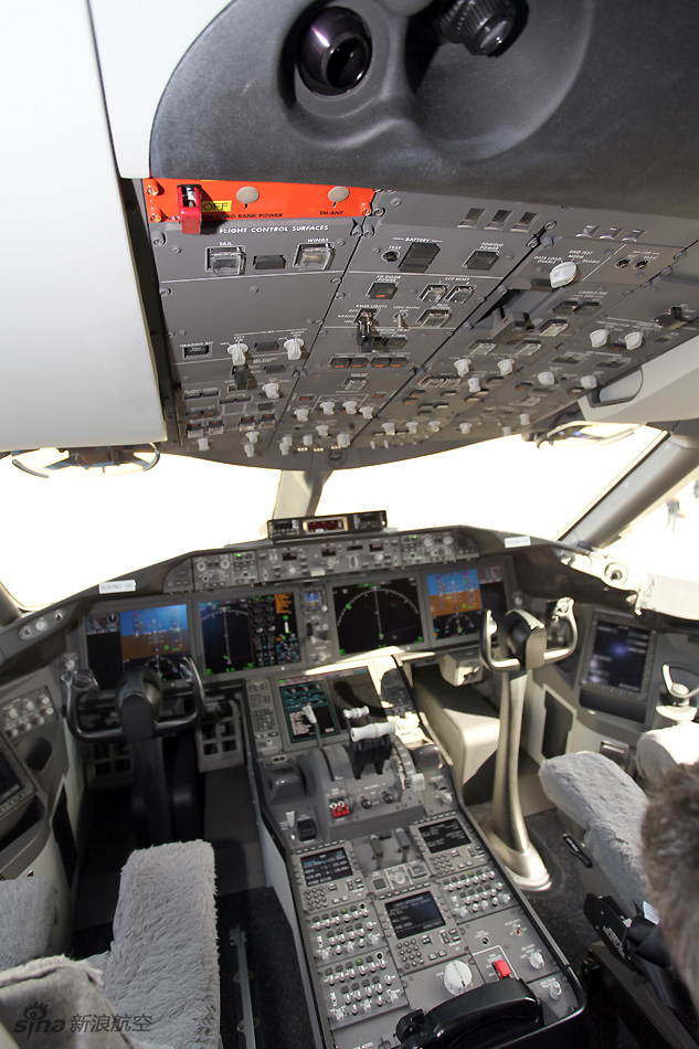 波音787梦想客机驾驶舱