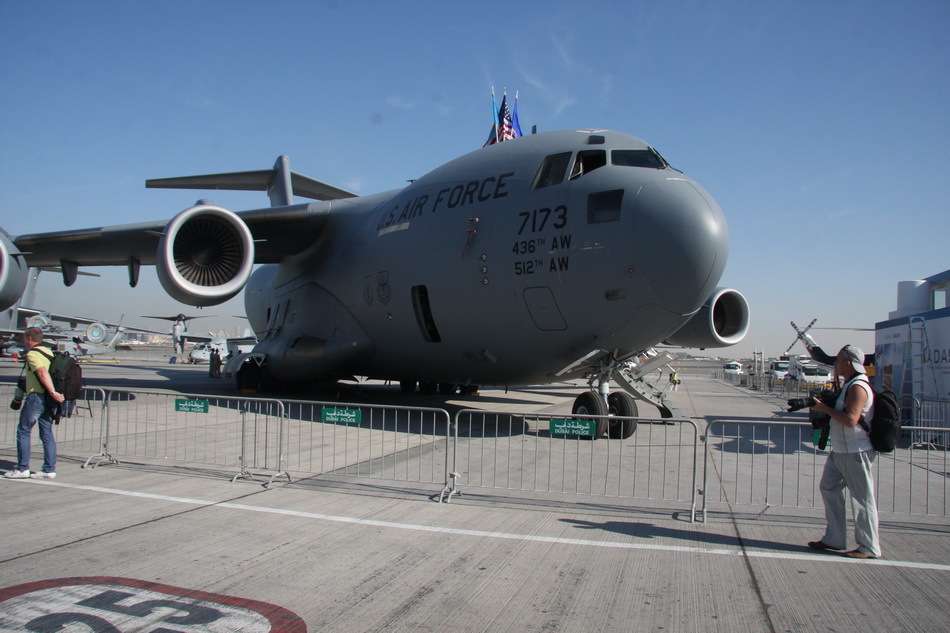 美国空军c-17a战略运输机性能简介牌