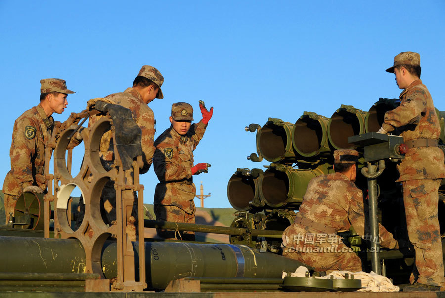 兰州军区新型远程火箭炮群演练齐射攻击_高清图集_新浪网
