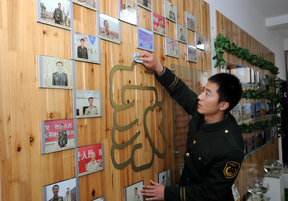 2009届大学生士兵服役期满退伍告别警营_高清图集_新浪网