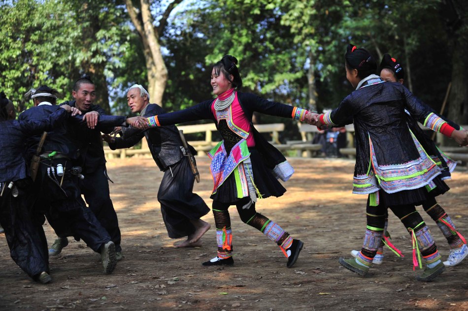 岜沙苗寨人可合法持枪成中国最后一个枪手部落