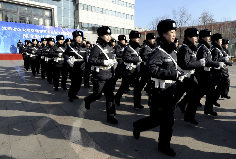 12月15日,沈阳市公安局交通警察支队女子特勤大队整装待发