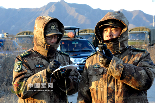 北京军区通信团数百官兵冒严寒挺进山区冬训_高清图集_新浪网