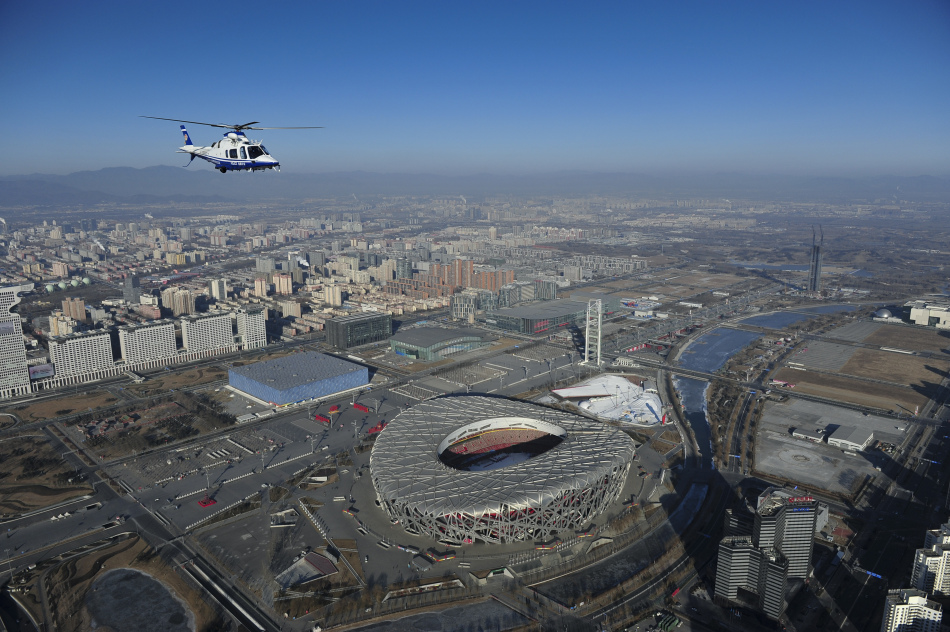 北京警方派出直升机除夕空中巡逻京城_高清图集_新浪网