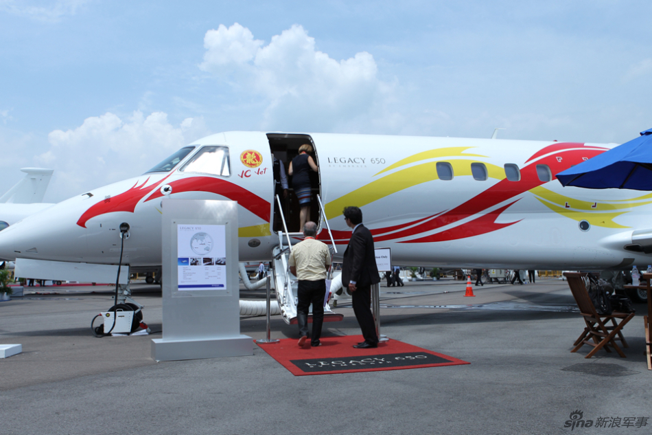 成龙的私人飞机莱格赛650新加坡航展首次公开展示_高清图集_新浪网