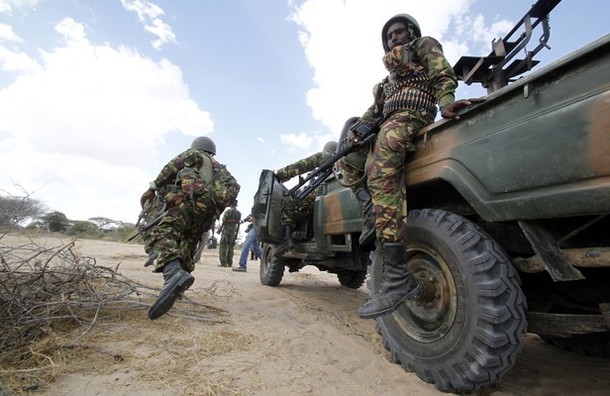 装备g3步枪的肯尼亚国防军士兵在巡逻