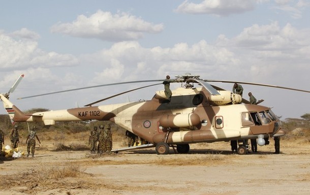 装备g3步枪的肯尼亚国防军士兵在巡逻