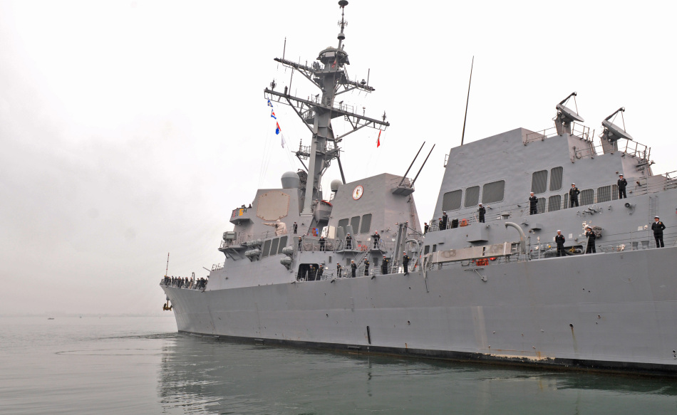 美国海军ddg-102号驱逐舰出海部署