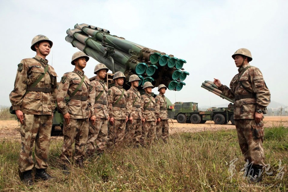 广州军区大量装备国产远程多管大口径火箭炮_高清图集_新浪网