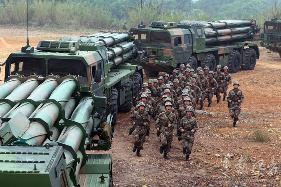 广州军区大量装备国产远程多管大口径火箭炮_高清图集_新浪网