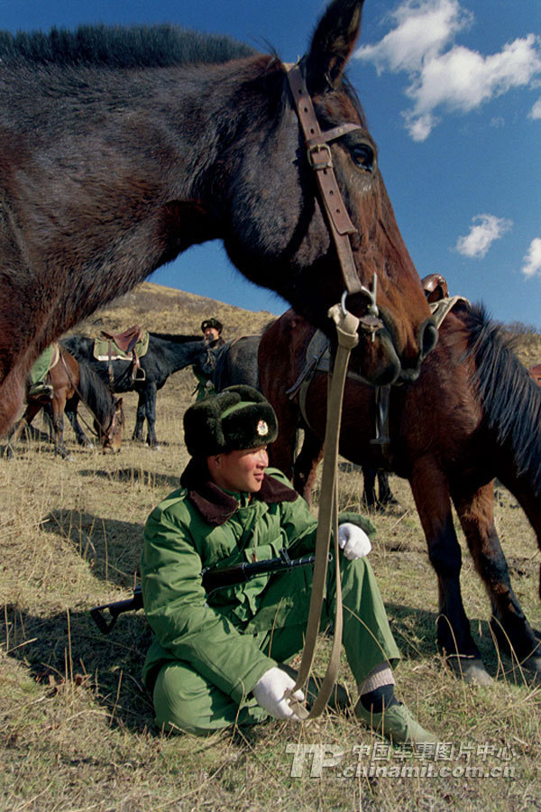 解放军二炮部队骑兵纵马驰骋尽显铁血本色_高清图集_新浪网
