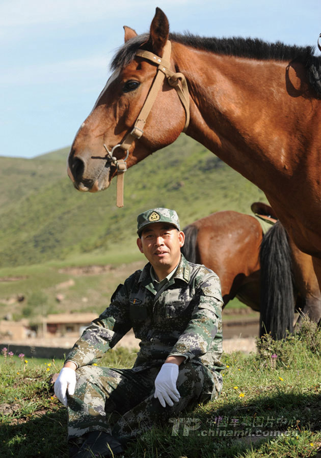 解放军二炮部队骑兵纵马驰骋尽显铁血本色_高清图集_新浪网