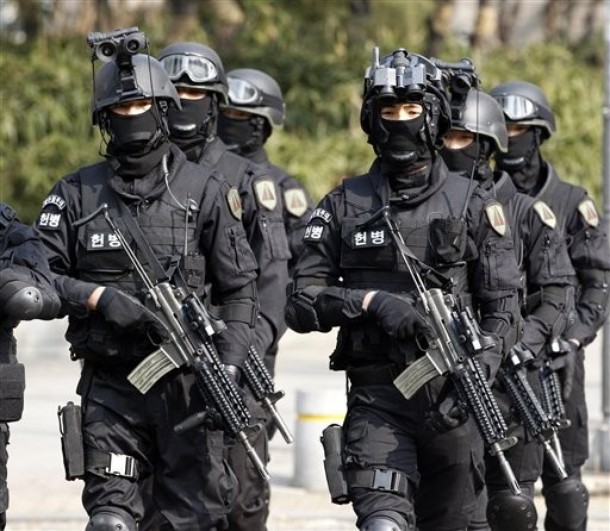 韩国陆军女特种兵亮相首尔反恐实战演练_高清图集_新浪网