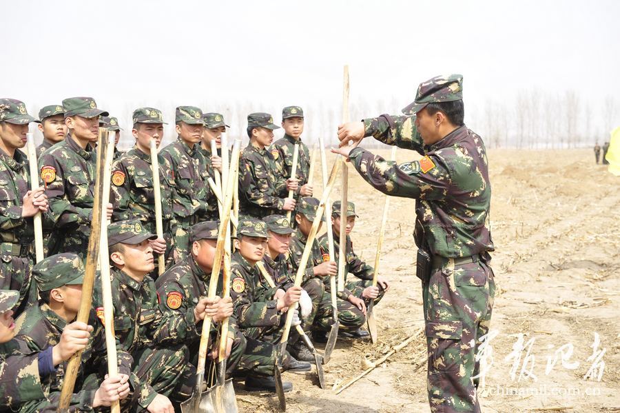 北京军区66058部队开展植树活动