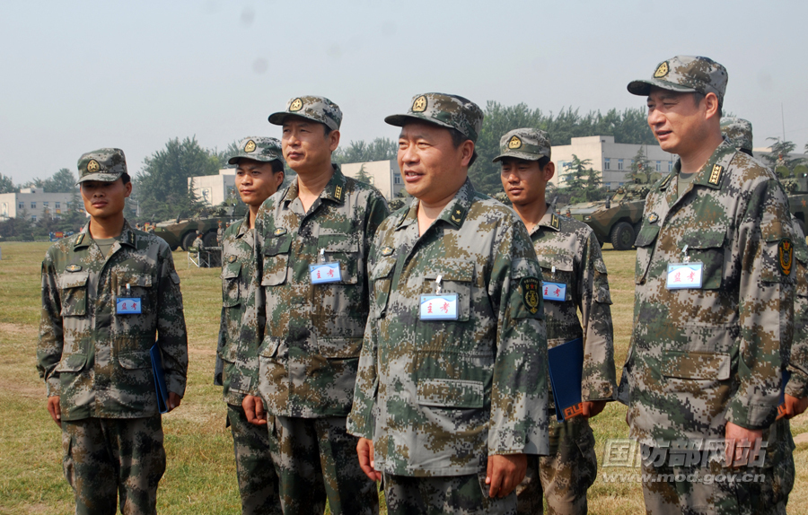 解放军铁拳团装备一水新型轮式火力突击战车_高清图集_新浪网